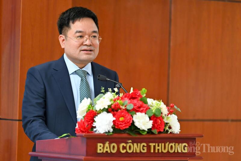 Bí thư Đảng ủy, Tổng Biên tập Báo Công Thương Nguyễn Văn Minh phát biểu tại buổi gặp mặt. Ảnh: Nam Nguyễn