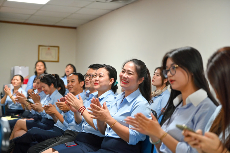 Các đại biểu, Ban Lãnh đạo Báo Công Thương và tập thể phóng viên, biên tập viên Báo Công Thương tại lễ kỷ niệm. Ảnh: Nam Nguyễn