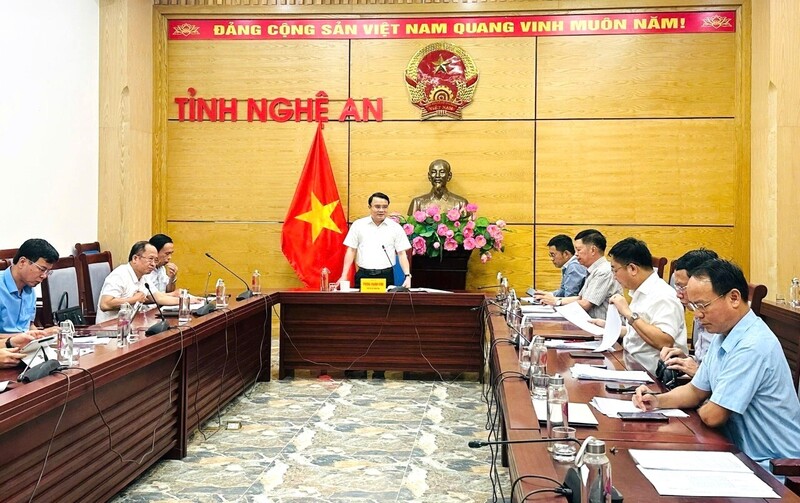 UBND tỉnh Nghệ An tổ chức cuộc họp đánh giá tình hình 3 năm thực hiện Chương trình hành động số 56 của Ban Thường vụ Tỉnh ủy triển khai Nghị quyết số 29 của Ban Chấp hành Trung ương Đảng khóa XIII về tiếp tục đẩy mạnh công nghiệp hóa, hiện đại hóa đất nước đến năm 2030, tầm nhìn đến năm 2045. Ảnh: An Duyên