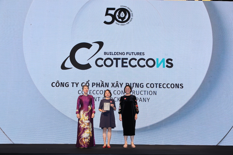 Coteccons được vinh danh trong Top 50 Doanh nghiệp phát triển bền vững tiêu biểu Việt Nam 2025 tại hạng mục S - Chiến lược nhân sự vì sự phát triển bền vững và G - Quản trị doanh nghiệp xuất sắc.