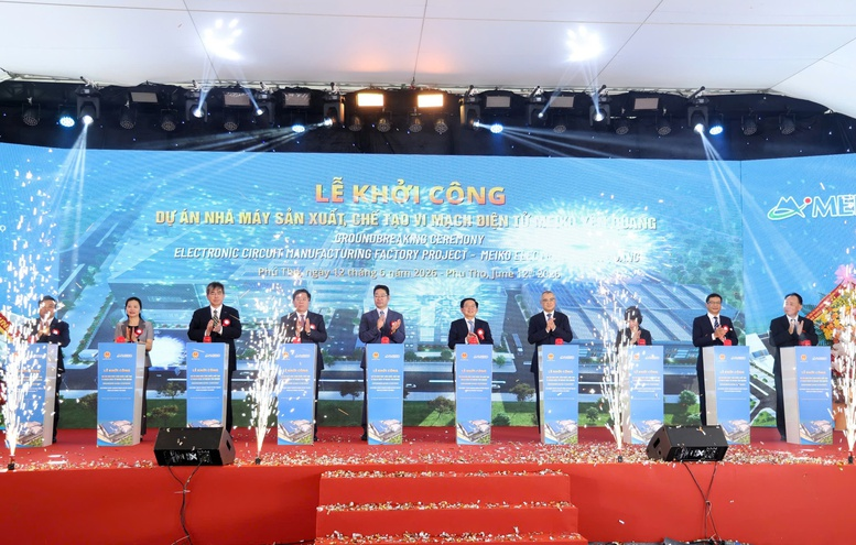 Phó Thủ tướng và các đại biểu thực hiện nghi thức khởi công Nhà máy sản xuất, chế tạo vi mạch điện tử Meiko Yên Quang - Ảnh: VGP/Gia Huy