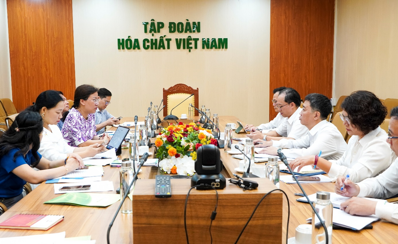 Cục Đổi mới sáng tạo, Chuyển đổi xanh và Khuyến công làm việc với Vinachem nhằm rà soát kết quả thực hiện Nghị quyết 57-NQ/TW