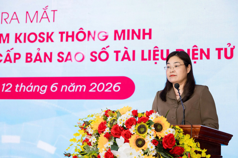 Bà Hà Lan Anh, Tỉnh uỷ viên, Phó Chủ tịch UBND tỉnh Ninh Bình phát biểu. Ảnh: Ban tổ chức