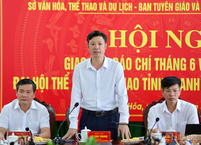 Giám đốc Sở Văn hóa, Thể thao và Du lịch Thanh Hóa Lê Văn Trung phát biểu tại hội nghị. Ảnh: Ngô Nhung