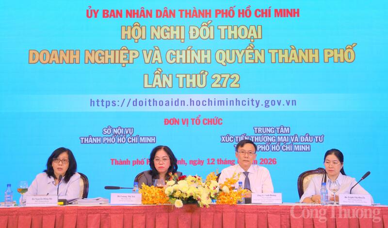 Lãnh đạo Sở Nội vụ cùng đại diện các sở, ngành đã trực tiếp giải đáp hơn 45 câu hỏi, kiến nghị của doanh nghiệp tại hội nghị.