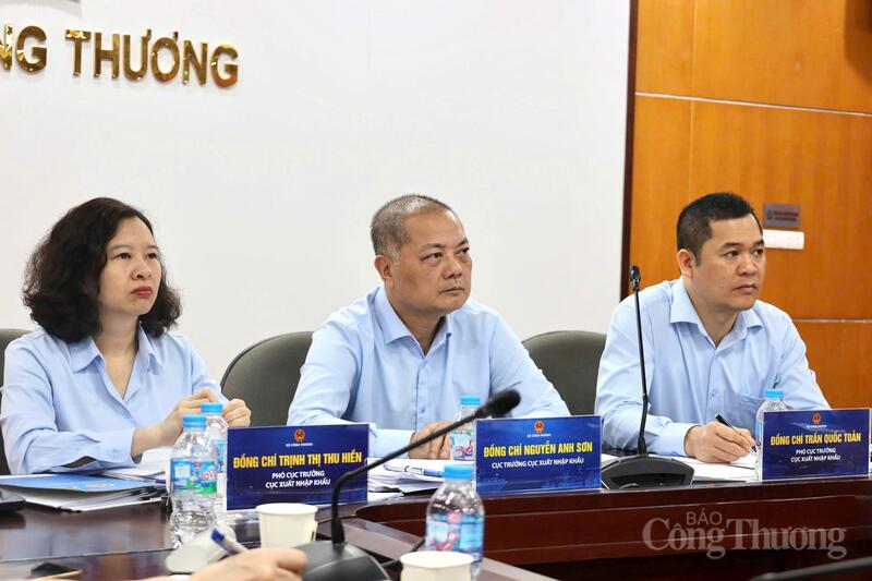 Đại diện các lãnh đạo Cục Xuất nhập khẩu (Bộ Công Thương) tại hội nghị