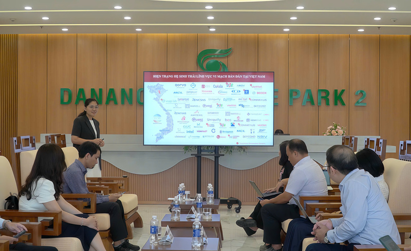 Bà Đào Thị Thanh Thảo, Phó giám đốc Trung tâm Nghiên cứu, Đào tạo thiết kế vi mạch và trí tuệ nhân tạo