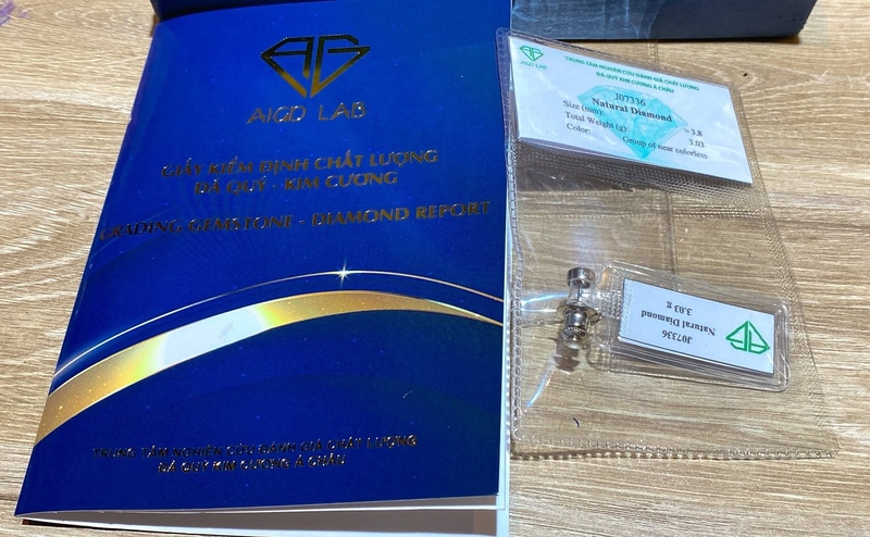 Giấy giám định trong nước được cấp cho một viên kim cương thiên nhiên. Ảnh bạn đọc cung cấp.
