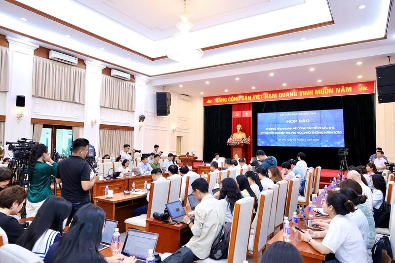 Toàn cảnh buổi họp báo.