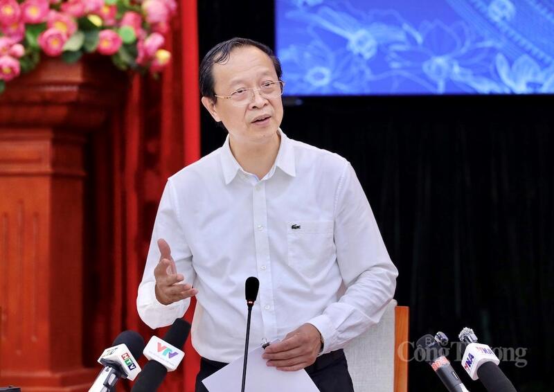 Thứ trưởng Bộ Giáo dục và Đào tạo Phạm Ngọc Thưởng.