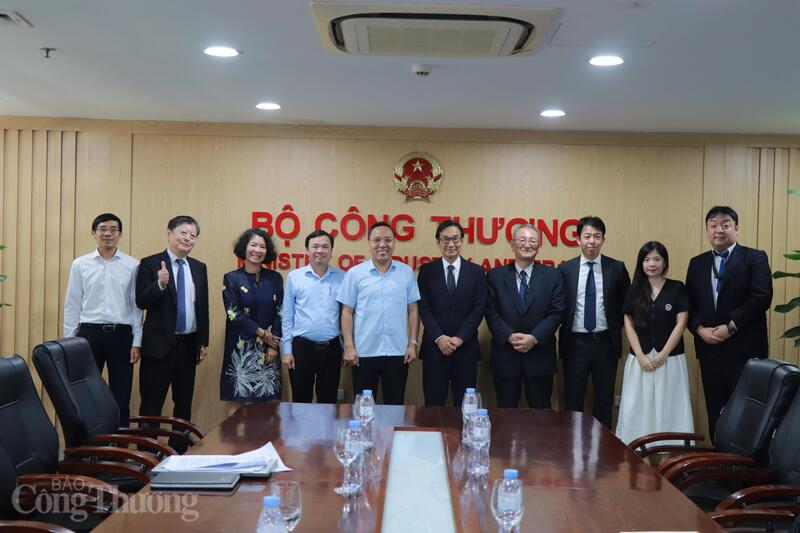 Các đại biểu tham dự buổi làm việc. Ảnh: Thanh Tuấn