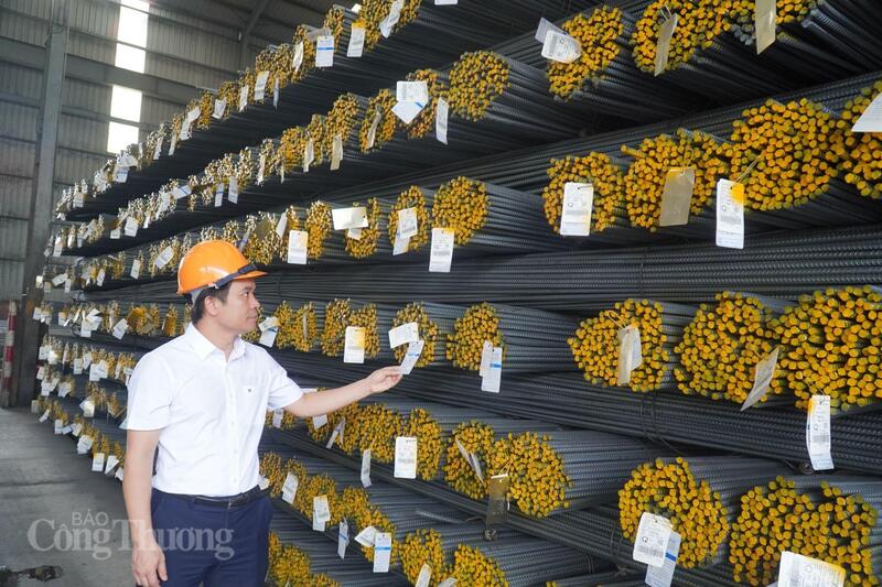 Chuyển đổi năng lượng xanh và sử dụng năng lượng hiệu quả đang được Công ty CP VINAUSTEEL đẩy mạnh nhằm hướng tới sản phẩm xanh, phát thải thấp và thân thiện với môi trường.
