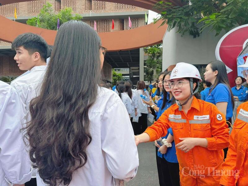 Ngày 12/6, sau khi các sĩ tử kết thúc các môn thi tự chọn, Kỳ thi tốt nghiệp THPT năm 2026 trên địa bàn tỉnh Hà Tĩnh đã chính thức khép lại an toàn, nghiêm túc.