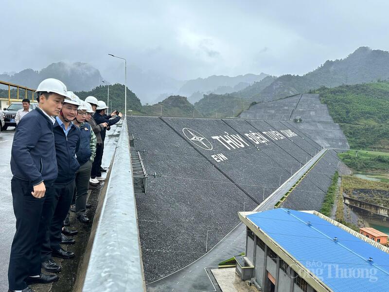 Đoàn công tác Bộ Công Thương làm việc với Nhà máy Thủy điện Tuyên Quang tháng 3/2026. Ảnh: Thu Hường.