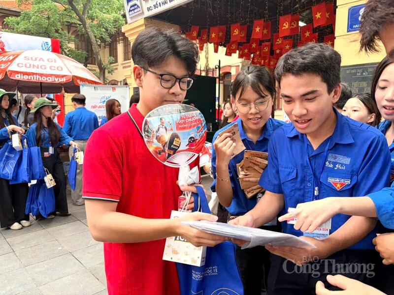 Theo nhiều thí sinh, đề thi tốt nghiệp THPT 2026 có độ phân hoá rõ nét, đặc biệt ở nhóm câu hỏi dùng để phân loại thí sinh ở mức điểm 9 trở lên. Ảnh: Minh Hương