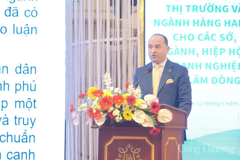Ngài Thamer Mohammed A. Algosaibi, Đại sứ đặc mệnh toàn quyền Vương quốc Ả-rập Xê-út tại Việt Nam thông tin tại hội thảo. Ảnh: Lê Sơn