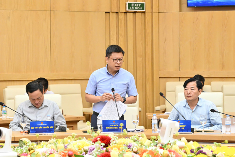 Đại diện các cục, vụ chức năng của 3 bộ đóng góp ý kiến tại buổi làm việc. Ảnh: Cấn Dũng