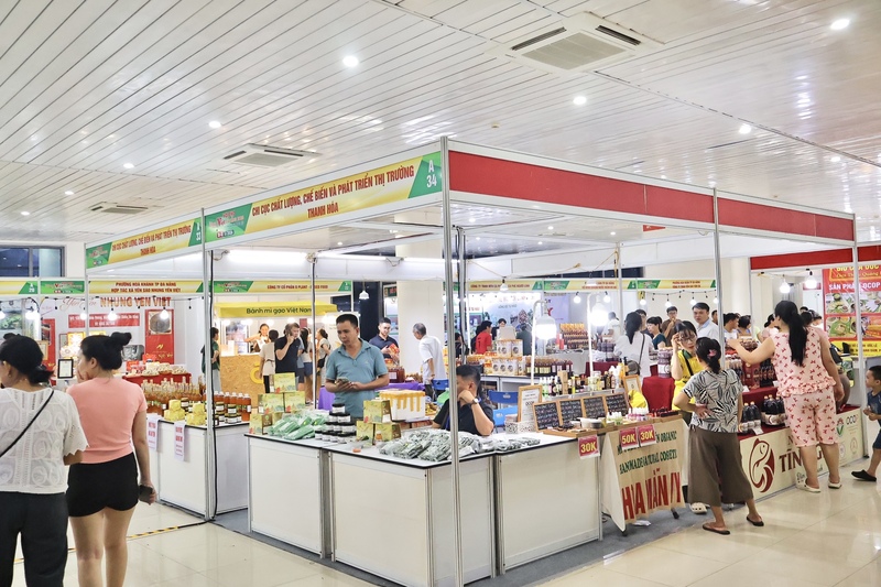 Các doanh nghiệp đến từ nhiều tỉnh, thành mong muốn sẽ tìm được cơ hội mới tại hội chợ lần này. Ảnh: Diễm Phúc