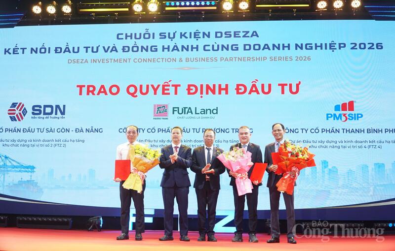 TP. Đà Nẵng trao Quyết định chấp thuận chủ trương đầu tư và Giấy chứng nhận đăng ký đầu tư cho các dự án hạ tầng FTZ Đà Nẵng ở các vị trí số 2, số 3 và số 4 cho các nhà đầu tư