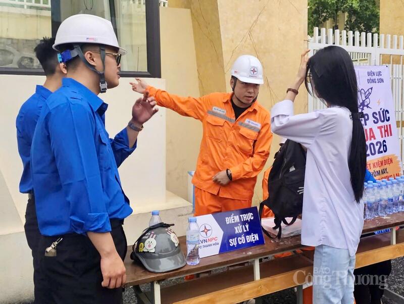 Ngành điện Thanh Hoá đảm bảo cung cấp điện an toàn, ổn định trong ngày thi. Ảnh: Ngô Nhung
