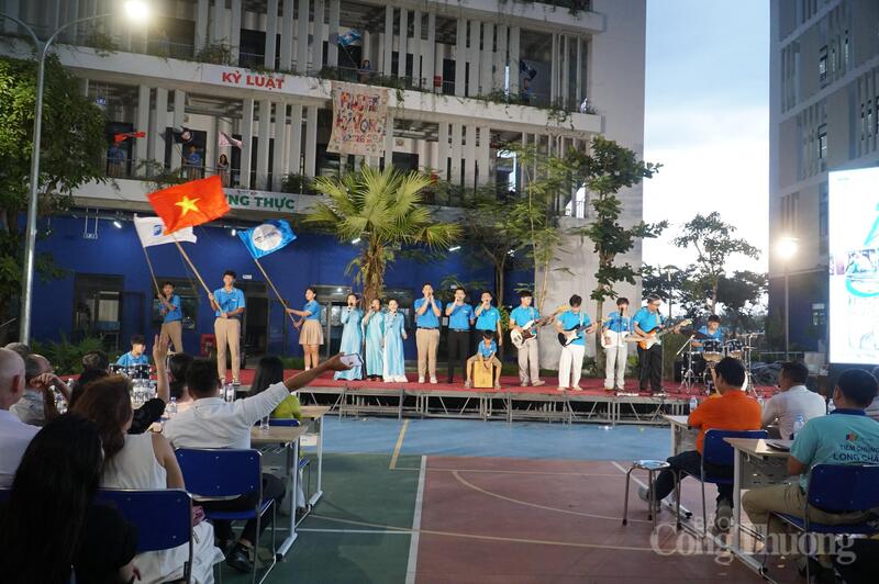 Bà Trương Thanh Thanh, Chủ tịch Quỹ Hy Vọng cho biết, niềm hạnh phúc lớn nhất của các thầy cô là được chứng kiến học sinh trưởng thành, tự tin bước tiếp trên hành trình mới. Chủ tịch Quỹ Hy Vọng kỳ vọng các em sẽ tiếp tục mang theo những giá trị của Hy Vọng, lan tỏa ước mơ, nghị lực và tình yêu thương đến cộng đồng.