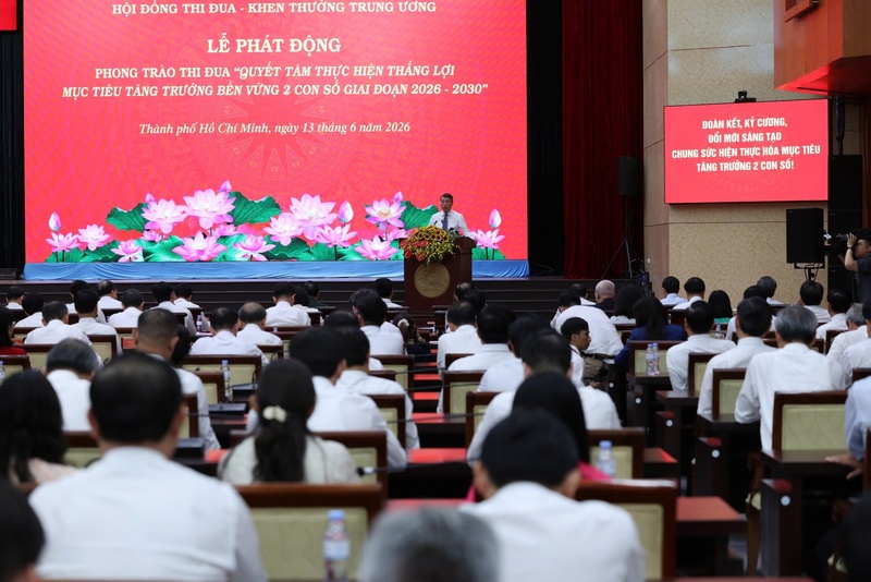 Thủ tướng: Mỗi người dân hãy coi thi đua trở thành một hành động tự giác, một nhu cầu tự thân và xuất phát từ trong những việc làm nhỏ nhất; từ việc làm tốt hơn công việc hằng ngày, sáng tạo hơn trong lao động - Ảnh: VGP/Phương Nguyên