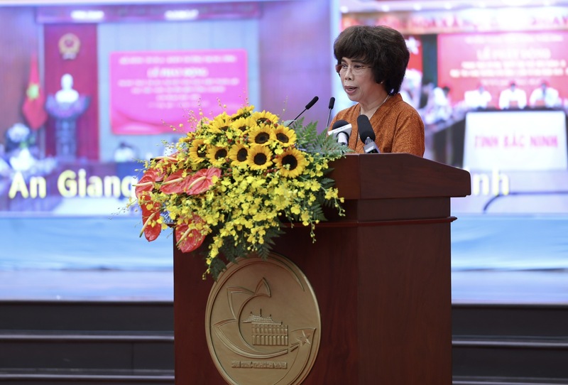 Anh hùng lao động Thái Hương, nhà sáng lập, Chủ tịch Hội đồng chiến lược Tập đoàn TH (đại diện các doanh nghiệp tư nhân) phát biểu hưởng ứng - Ảnh: VGP/Phương Nguyên