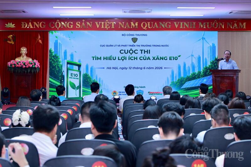 Toàn cảnh lễ trao giải Cuộc thi tìm hiểu lợi ích của xăng E10. Ảnh: QT.