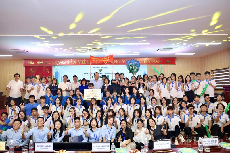 Cuộc thi đã góp phần lan tỏa mạnh mẽ nhận thức về tiêu dùng xanh, bảo vệ môi trường và phát triển bền vững. Ảnh: NT.