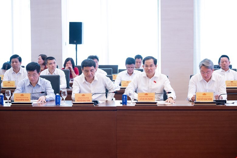 Các đại biểu tham dự buổi gặp mặt. Ảnh: Quochoi.vn