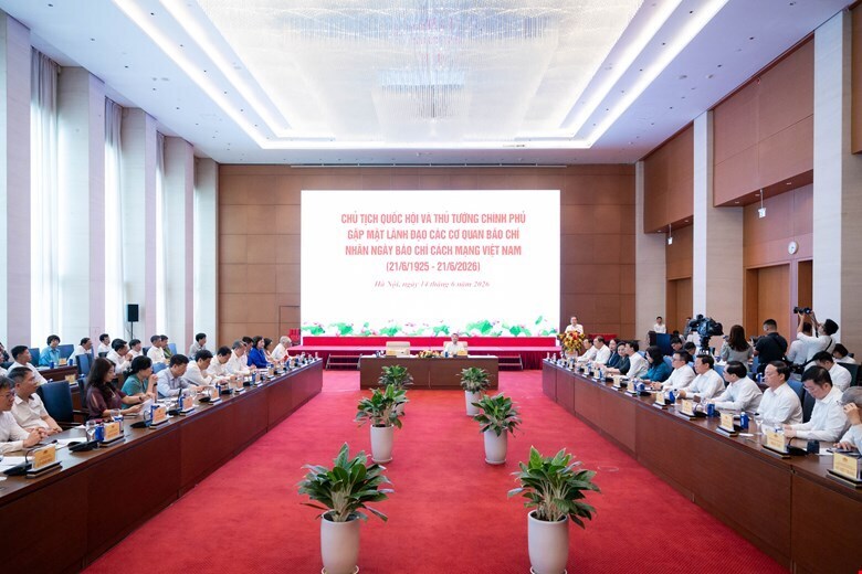 Ủy viên Bộ Chính trị, Chủ tịch Quốc hội Trần Thanh Mẫn và Ủy viên Bộ Chính trị, Thủ tướng Chính phủ Lê Minh Hưng đồng chủ trì buổi gặp mặt Lãnh đạo các cơ quan báo chí nhân kỷ niệm 101 năm Ngày Báo chí Cách mạng Việt Nam (21/6/1925 - 21/6/2026). Ảnh: Quochoi.vn
