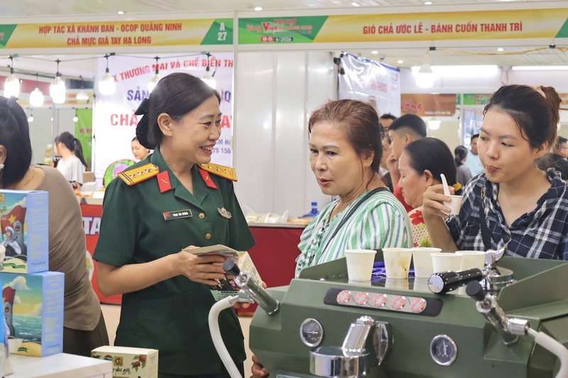 Thông qua hệ thống truy xuất, doanh nghiệp có thể lưu trữ và quản lý dữ liệu sản xuất, tạo thuận lợi cho việc kiểm soát chất lượng sản phẩm. Ảnh: Diễm Phúc