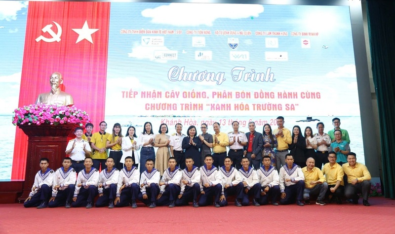 Lễ trao tặng cây giống, phân bón hưởng ứng chương trình “Xanh hóa Trường Sa” tại Cam Ranh, Khánh Hòa ngày 13/6/2026. Ảnh: Lê Duyên