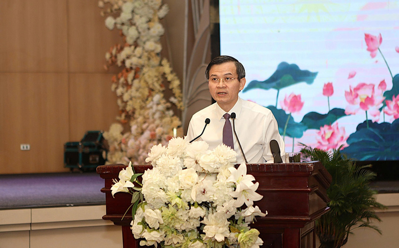 Đồng chí Đoàn Minh Huấn, Ủy viên Bộ Chính trị, Giám đốc Học viện Chính trị Quốc gia Hồ Chí Minh phát biểu tại hội thảo. Ảnh: Bá Thăng