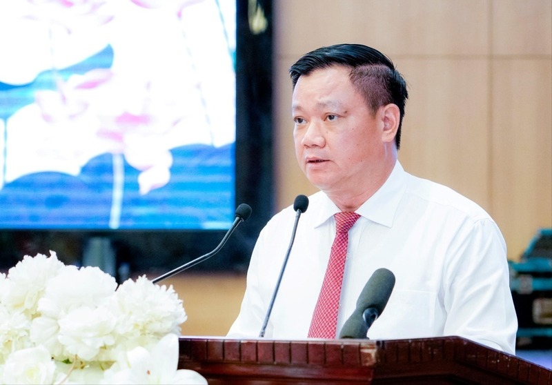 Bí thư Tỉnh ủy Nghệ An Nguyễn Khắc Thận phát biểu tại hội thảo. Ảnh: Phạm Bằng