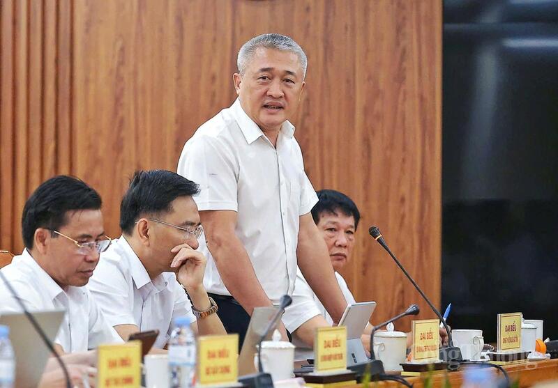 Ông Phạm Việt Thắng - Phó giám đốc Công ty Điện lực Hà Tĩnh. Ảnh: Trọng Tùng