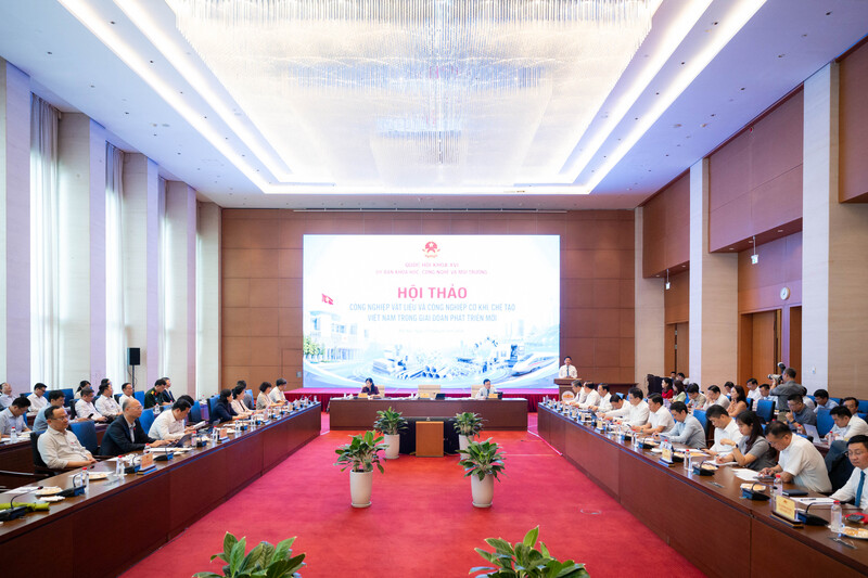 Sáng 15/6, tại Nhà Quốc hội, Thường trực Ủy ban Khoa học, Công nghệ và Môi trường của Quốc hội phối hợp các cơ quan liên quan tổ chức Hội thảo “Công nghiệp vật liệu và Công nghiệp cơ khí, chế tạo Việt Nam trong giai đoạn phát triển mới”.