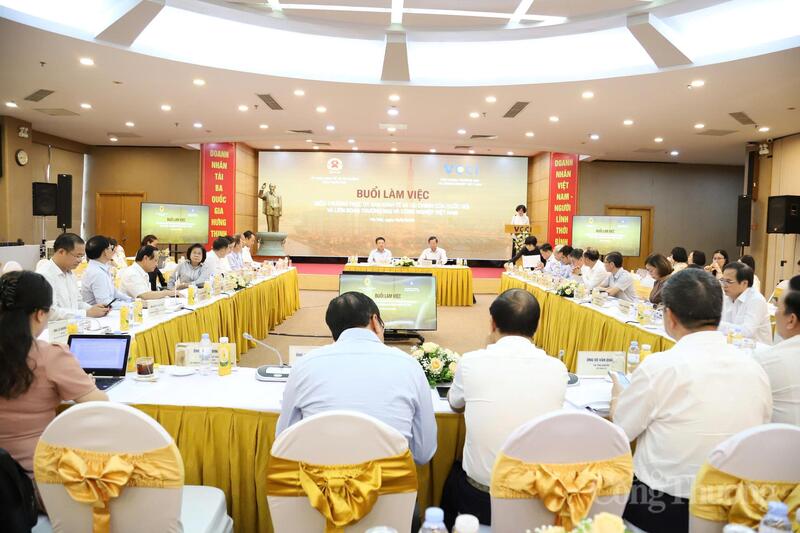 VCCI có buổi làm việc với Ủy ban Kinh tế và Tài chính của Quốc hội vào sáng 15/6. Ảnh: Huy Thế