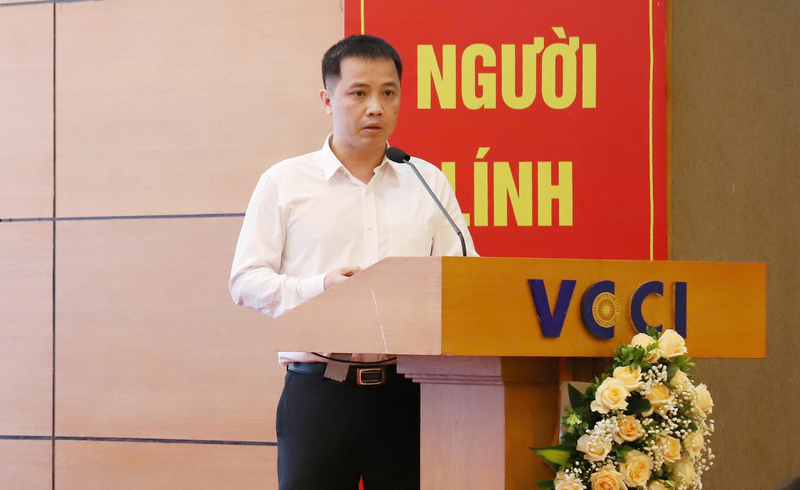 Ông Đậu Anh Tuấn - Phó Tổng thư ký VCCI trình bày báo cáo tại sự kiện. Ảnh: Huy Thế