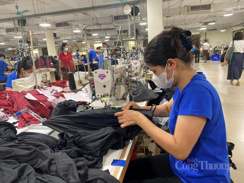 Sản xuất tại Tổng Công ty May Hưng Yên - CTCP. Ảnh: Hải Linh
