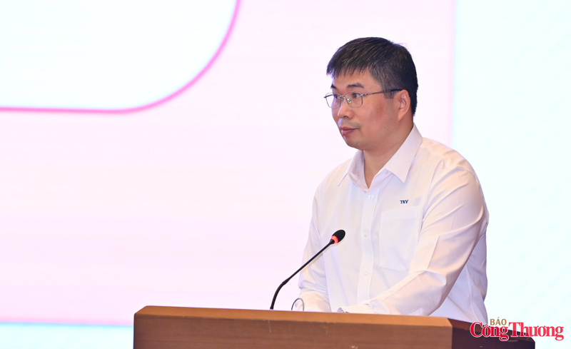 Ông Nguyễn Văn Tuân, Phó Tổng Giám đốc Tập đoàn Công nghiệp Than  - Khoáng sản Việt Nam đề xuất hỗ trợ doanh nghiệp đầu tư đổi mới công nghệ, tự động hóa, chuyển đổi số, phát triển nhà máy thông minh và nâng cao năng lực chế tạo thiết bị công nghệ cao.