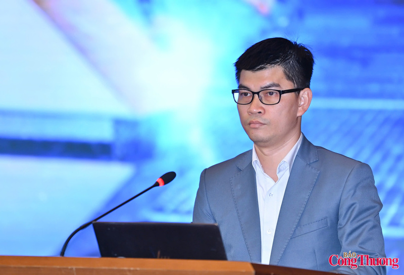 Ông Phan Bội Châu, Trưởng ban Đường sắt Tập đoàn Hòa Phát tham luận về những điểm nghẽn và đề xuất cơ chế nhằm phát triển ngành sản xuất thép phục vụ công nghiệp chế tạo.