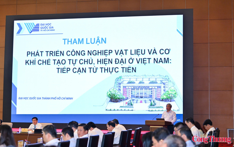 PGS.TS Lâm Quang Vinh, Trưởng ban Khoa học và Công nghệ, Đại học Quốc gia Thành phố Hồ Chí Minh tham luận về chủ đề "Trụ cột kiến tạo nền công nghiệp vật liệu và cơ khí, chế tạo Việt Nam tự chủ, hiện đại: Tiếp cận từ thực tiễn của Đại học Quốc gia thành phố Hồ Chí Minh".