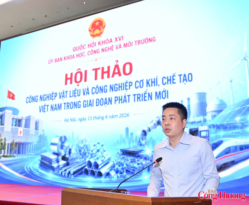 Đồng chí Phạm Tuấn Hải, Phó Giám đốc Sở Công Thương thành phố Hải Phòng phát biểu về chủ đề "Khôi phục và phát triển ngành công nghiệp đóng tàu Hải Phòng - Động lực phát triển ngành cơ khí, chế tạo và công nghiệp hỗ trợ giai đoạn mới".