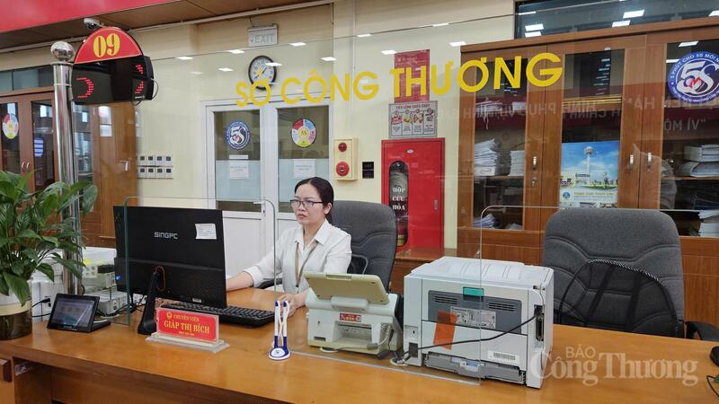 Bộ phận giải quyết thủ tục hành chính thuộc phạm vi quản lý của ngành Công Thương tại Trung tâm phục vụ hành chính công tỉnh Bắc Ninh. Tại đây, các thủ tục đều được số hóa, người dân và doanh nghiệp không cần đến trực tiếp. Ảnh: Đăng Khoa