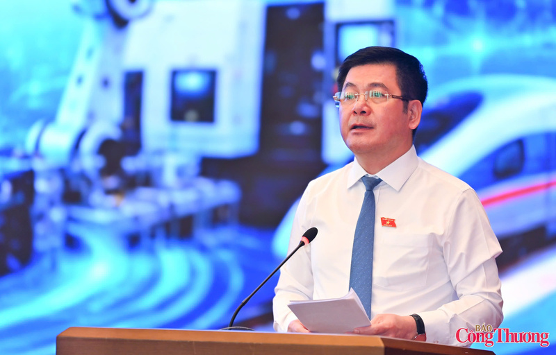 Phó Chủ tịch Quốc hội Nguyễn Hồng Diên đề nghị, sớm xây dựng và ban hành Chiến lược quốc gia về phát triển công nghiệp vật liệu, Chiến lược quốc gia về phát triển công nghiệp cơ khí, chế tạo trong giai đoạn mới, bảo đảm gắn kết chặt chẽ với các mục tiêu công nghiệp hoá, hiện đại hoá đất nước, chuyển đổi số, chuyển đổi xanh, phát triển khoa học công nghệ đổi mới sáng tạo, phát triển các ngành công nghệ chiến lược và nâng cao tính tự chủ của nền kinh tế.