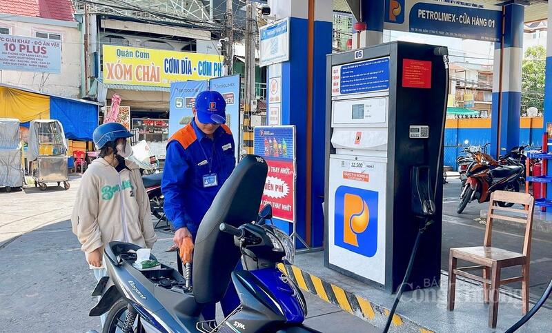 Việc chuyển sang sử dụng nhiên liệu sinh học là cần thiết, góp phần giảm phát thải, bảo vệ môi trường. Ảnh: Khánh Ngọc.