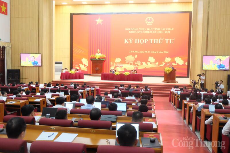 Toàn cảnh kỳ họp.