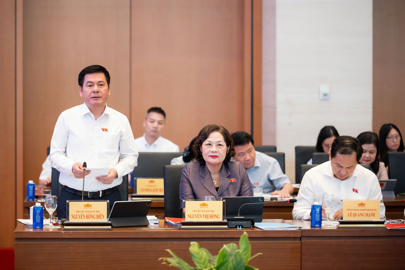 Phó Chủ tịch Quốc hội Nguyễn Hồng Diên cho rằng, người đứng đầu phải trực tiếp chỉ đạo công tác xây dựng pháp luật, dành tối đa thời gian cho công tác này. Ảnh: Vũ Hiếu