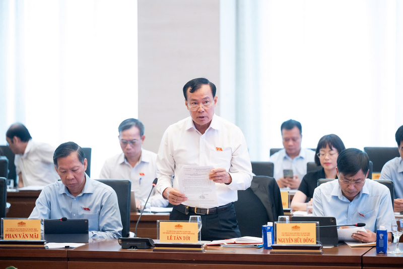 Chủ nhiệm Ủy ban Quốc phòng, An ninh và Đối ngoại, Thượng tướng Lê Tấn Tới cho biết, Ủy ban được giao chủ trì thẩm tra 29 dự án luật, 2 dự án pháp lệnh và xây dựng 2 nghị quyết của Ủy ban Thường vụ Quốc hội. Ảnh: Vũ Hiếu